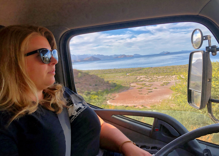 キャンターキャンピングカー