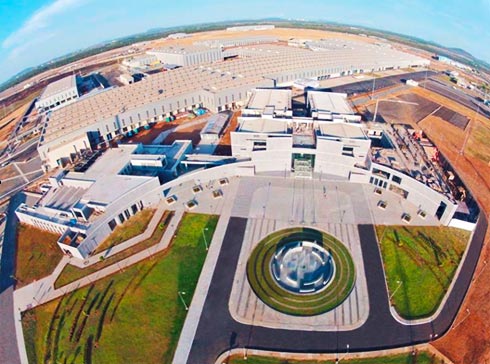 DICV　オラガダム工場外観