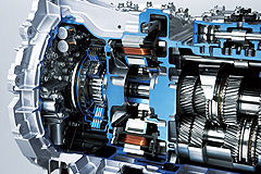 「ハイブリッド用モーター内蔵デュアルクラッチ式トランスミッション」を世界で初めて採用