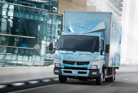 小型ハイブリッドトラック「キャンター エコ ハイブリッド」（欧州仕様車）