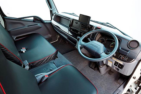 小型トラック　「キャンター エコ ハイブリッド　Moving Pit」(参考出品)