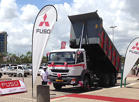 タンザニアで発表した大型トラック「FJ」