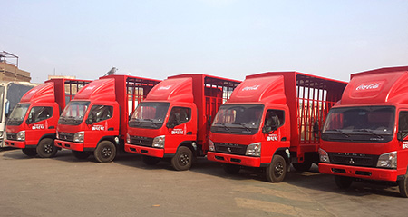 飲料メーカー各社に納入した小型トラック「キャンター」