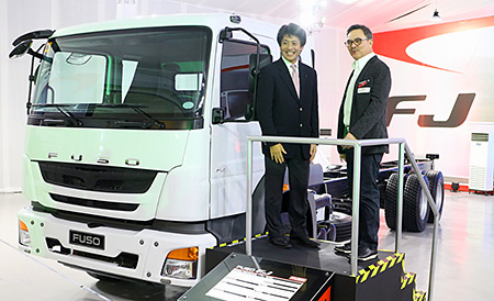 MMPC社長兼CEO加藤芳明氏（左）とDMC社長George Blaylock氏（右）